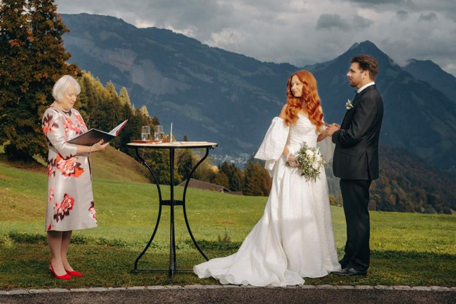 modern-wedding-ceremony A Modern wedding ceremony